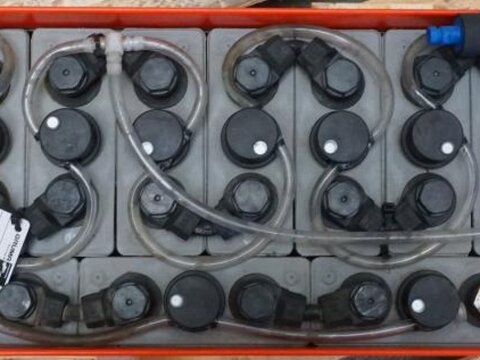 24 Volt 3 PzB 225 Ah 3