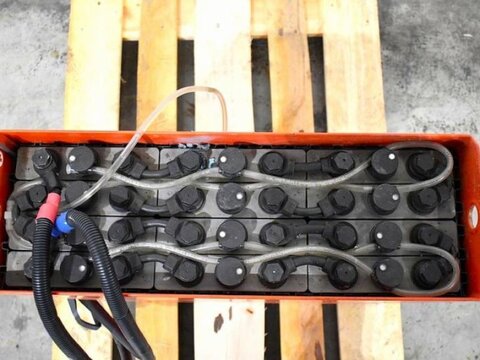 24 Volt 2 PzS 250 Ah 3