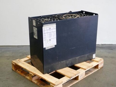 Sonstige 48 Volt 4 PzS 620 Ah