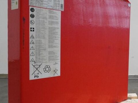 24 Volt 2 PzB 200 Ah 1