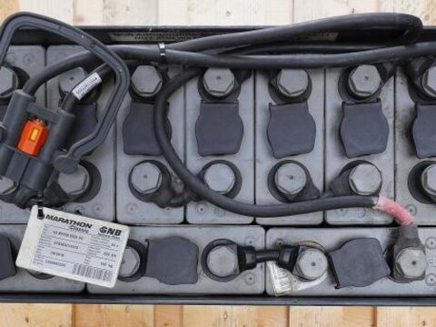 24 Volt 3 PzB 225 Ah 3