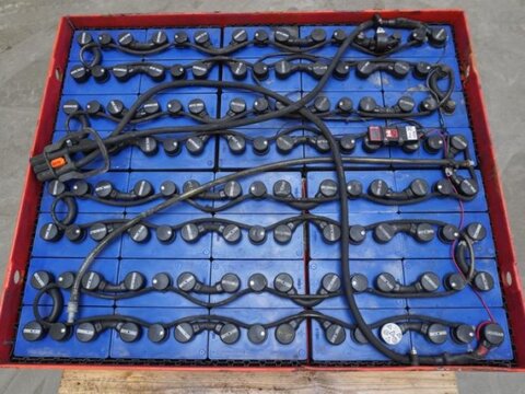 80 Volt 5 PzQ 690 Ah 3