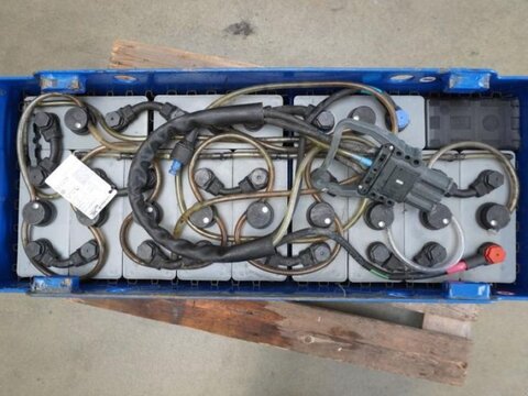 24 Volt 4 PzS 460 Ah 3