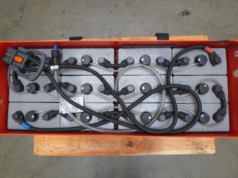 24 Volt 5 PzS 575 Ah 3