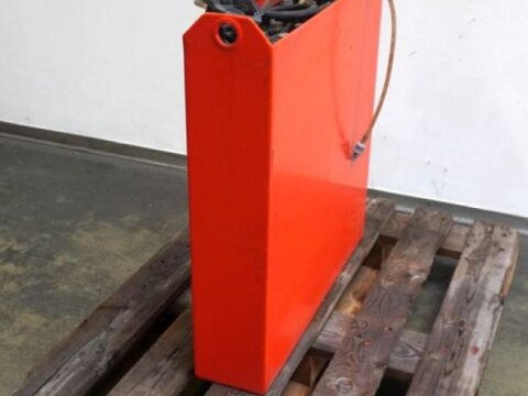 24 Volt 2 PzB 200 Ah 2