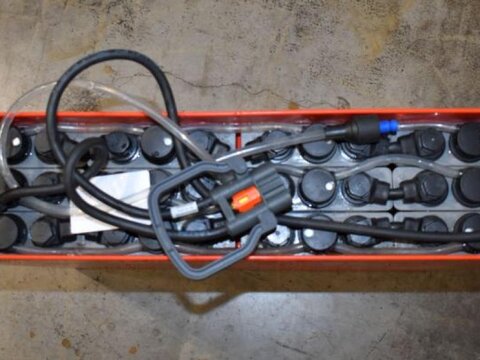 24 Volt 2 PzB 200 Ah 3