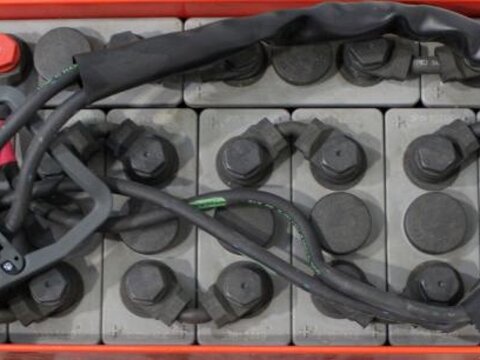 24 Volt 3 PzV 213 Ah 3