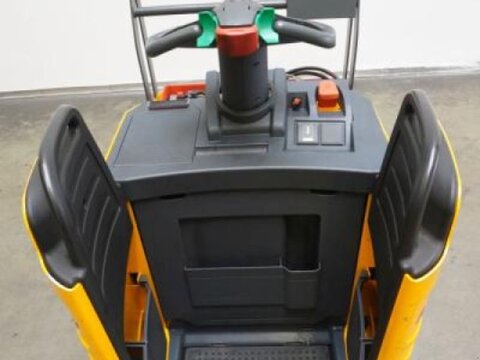 Jungheinrich ERE225 3