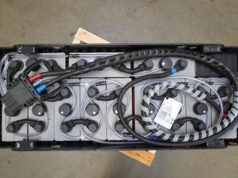 24 Volt 4 PzS 500 Ah 3