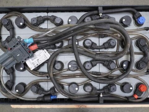 24 Volt 4 PzS 500 Ah 3