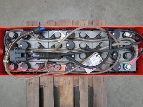 24 Volt 2 PzS 250 Ah 3