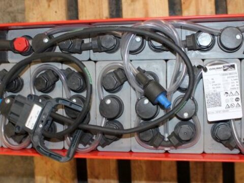 24 Volt 3 PzB 225 Ah 3