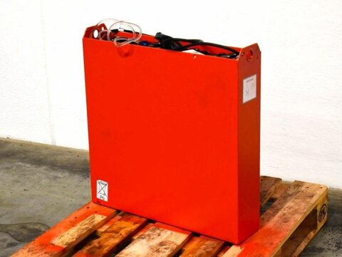 24 Volt 2 PzB 200 Ah 2