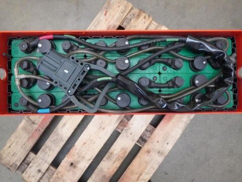 24 Volt 2 PzS 250 Ah 3