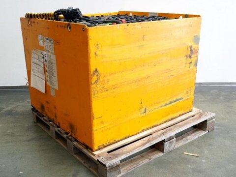 Sonstige 80 Volt 6 PzS 930 Ah