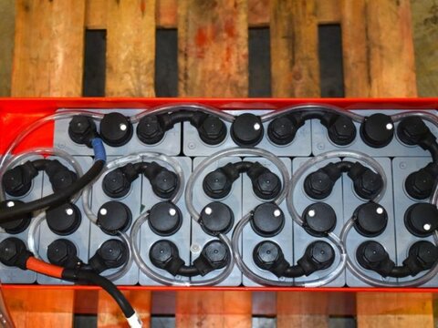 24 Volt 3 PzB 225 Ah 3