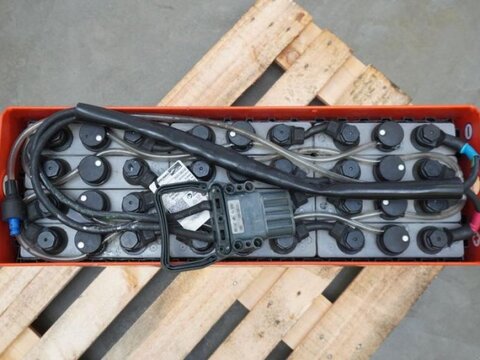 24 Volt 2 PzS 250 Ah 3