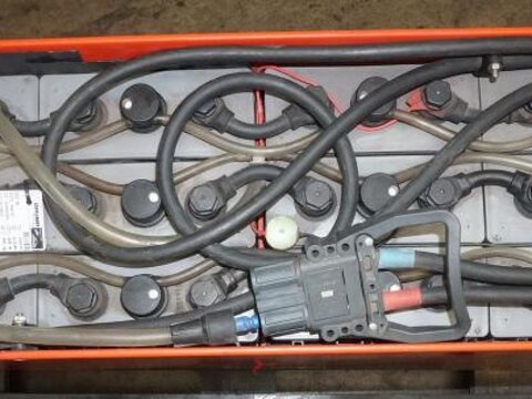 24 Volt 4 PzS 620 Ah 3