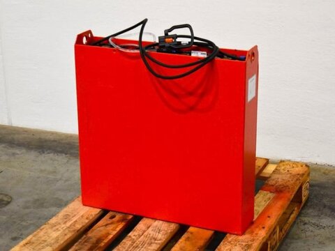 24 Volt 2 PzB 200 Ah 2