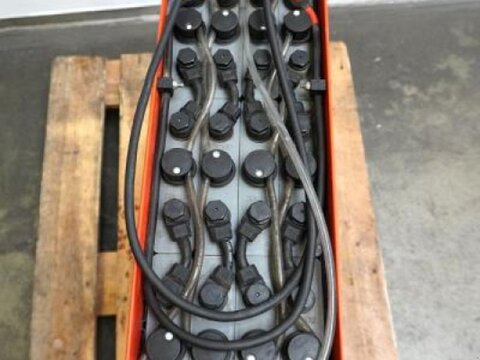 24 Volt 2 PzS 250 Ah 3