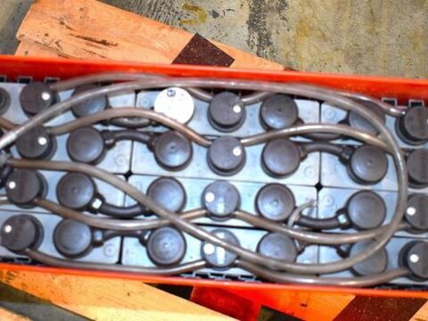 24 Volt 2 PzS 230 Ah 3