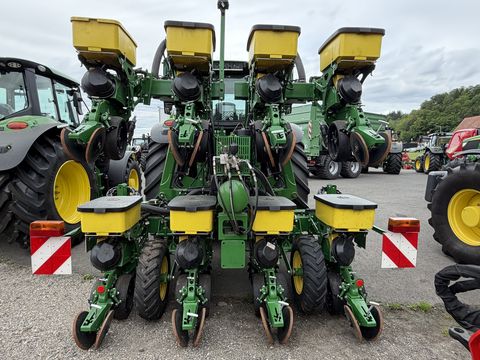 John Deere Planter 1725