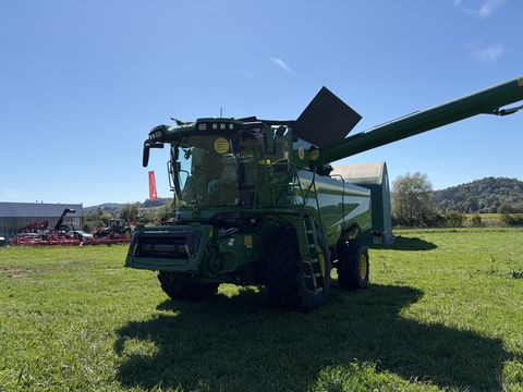 John Deere S7 700