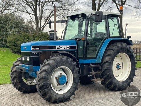 <strong>Ford 8240</strong><br />