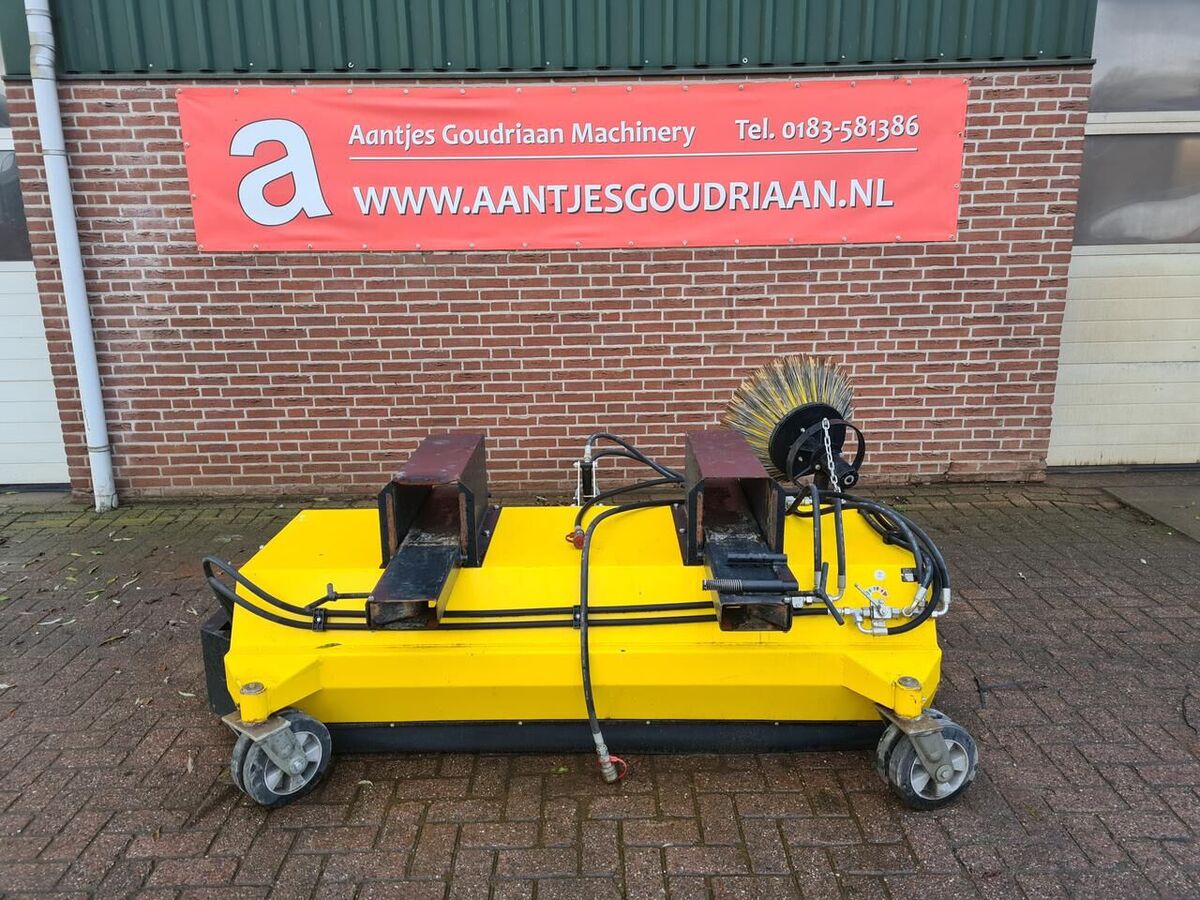 MTS bezem met lepel insteek 1