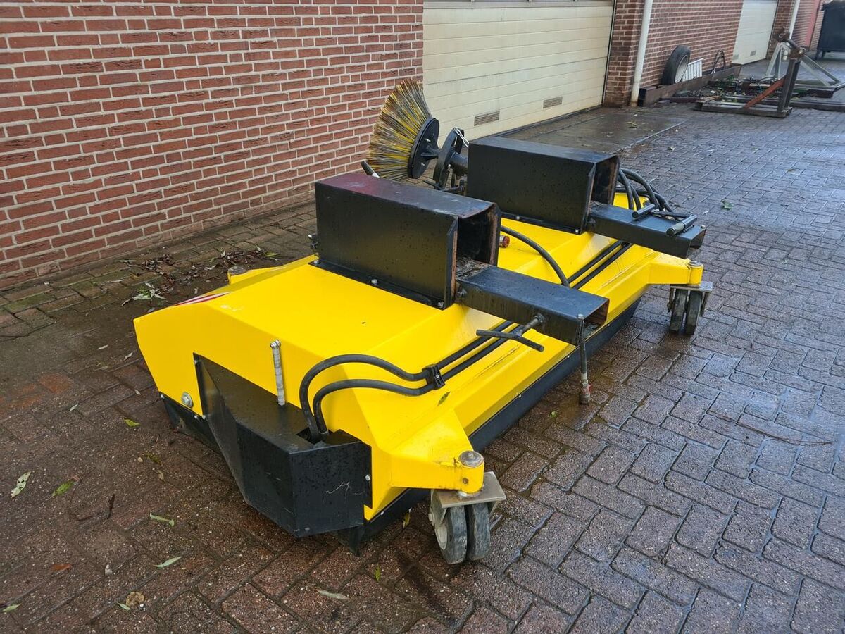 MTS bezem met lepel insteek 3