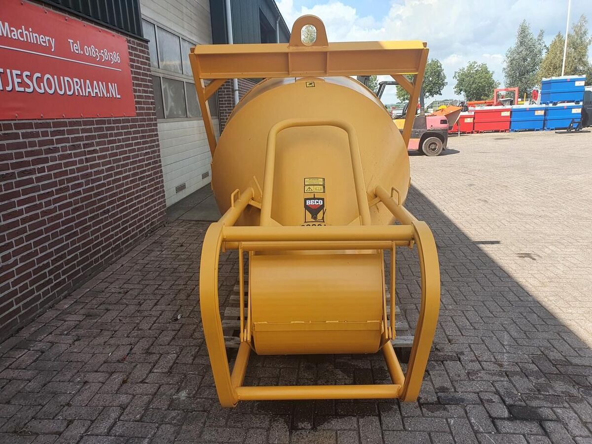 Beton kubel 2000 liter 3