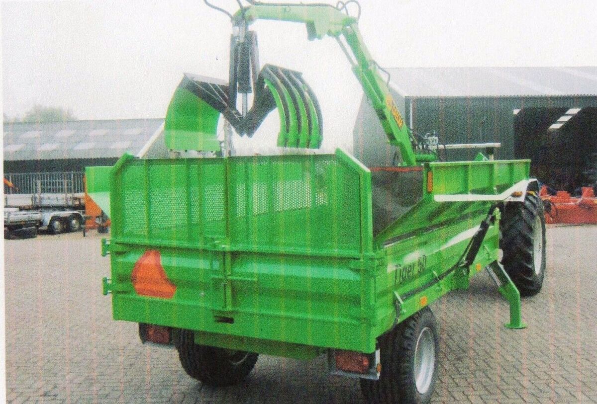 Kipper met opbouwkraan 3