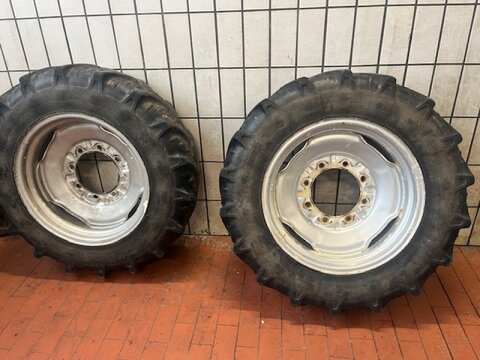 Case IH 11,2-24 8 Loch 275/220 2