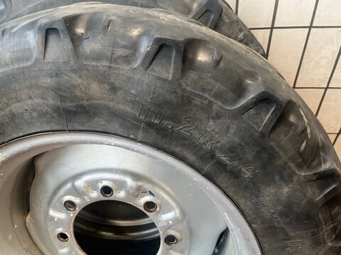 Case IH 11,2-24 8 Loch 275/220 3