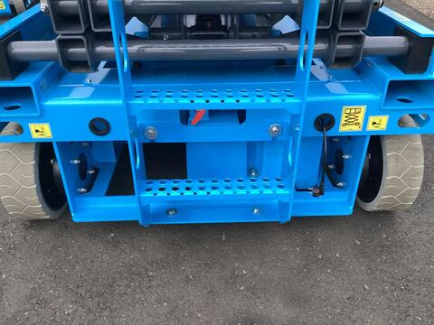 8177-ea7e4ef592c2487c93e2d1e7959adf21-5702103