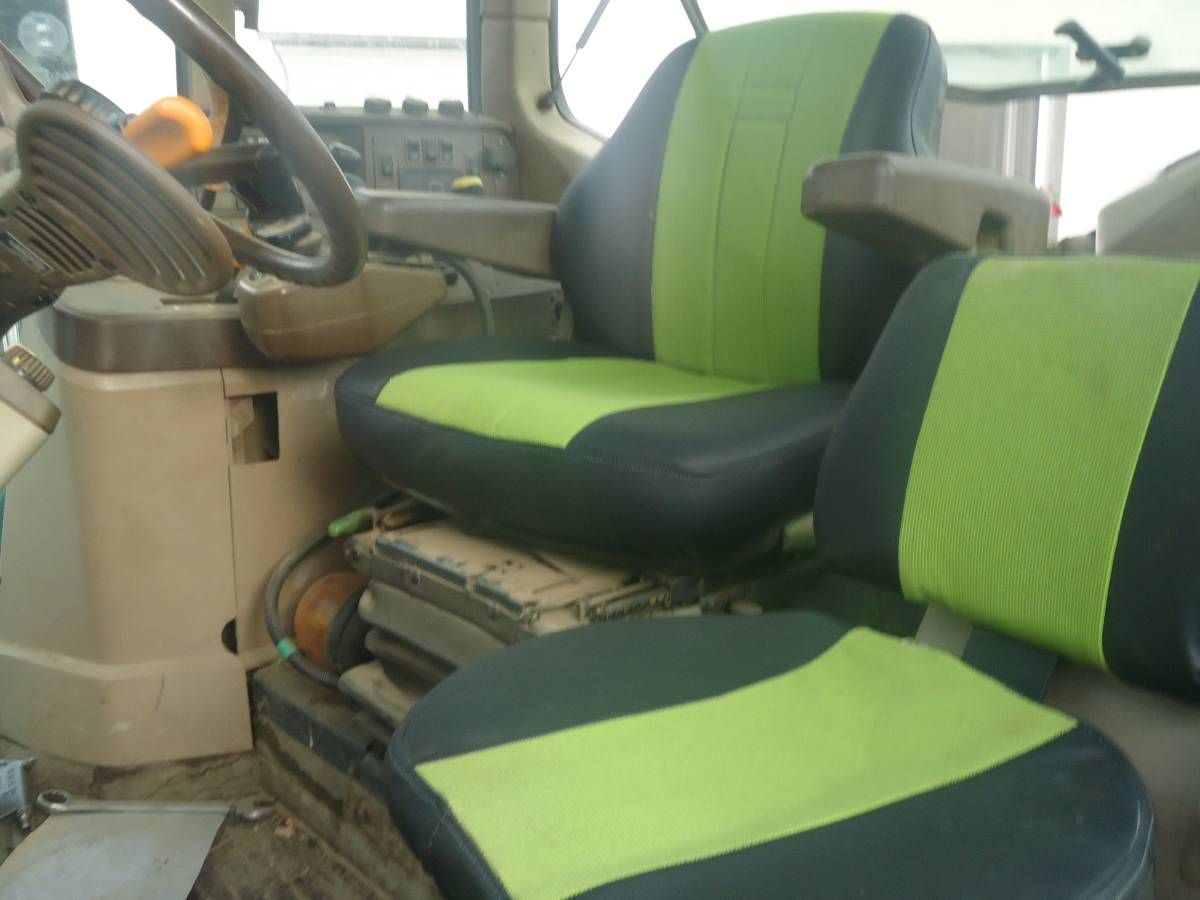 John Deere 6810 2