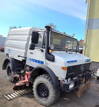 Mercedes Unimog 1400 +Schmidt SK320