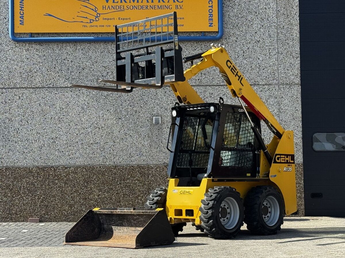 Gehl R135 1