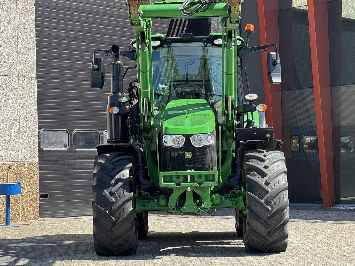 John Deere 6110M 3