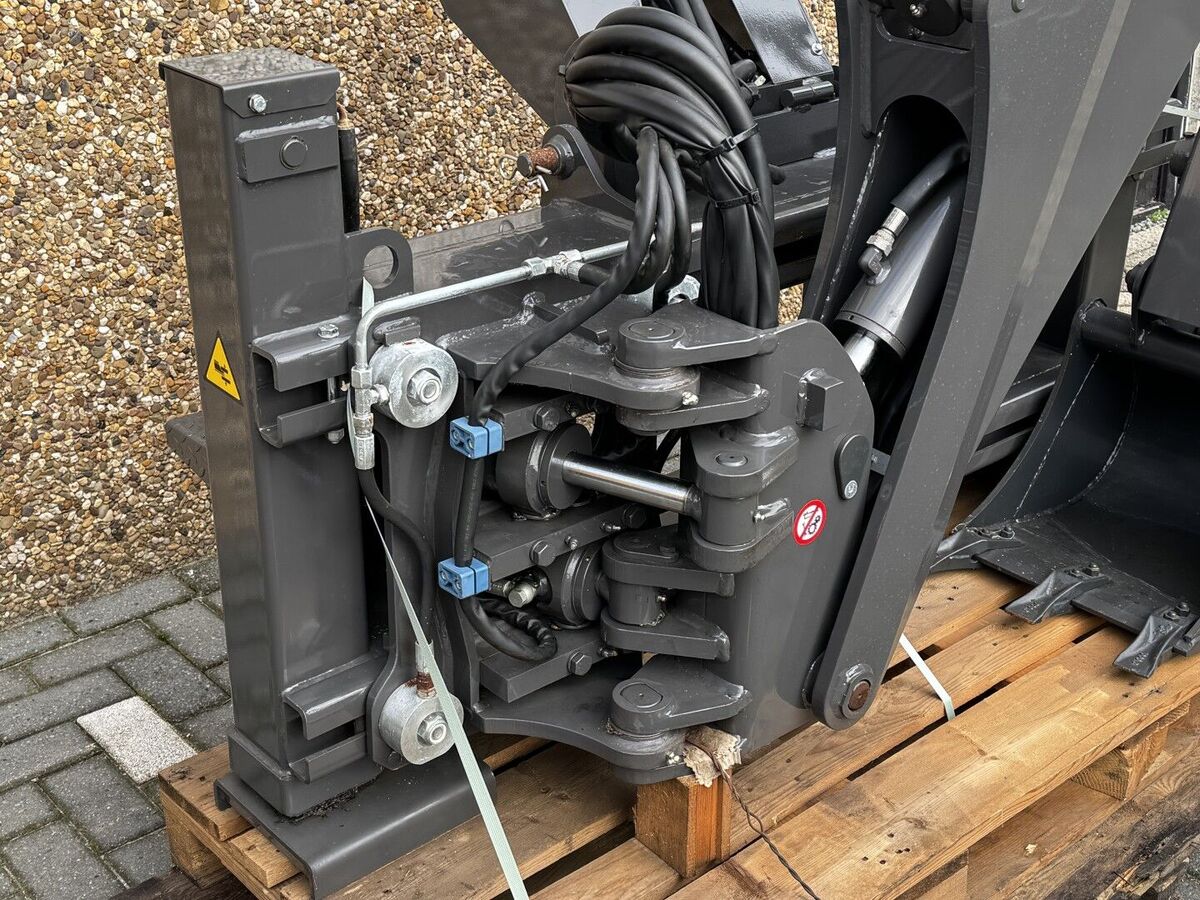 Skid steer loader – excavator arm – broom – slid 3