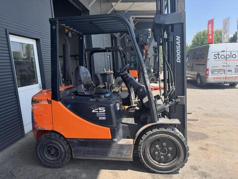 Doosan D25S-7