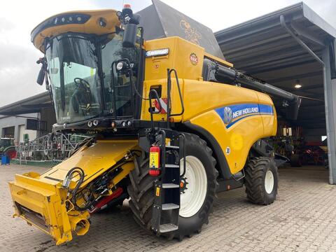 <strong>New Holland CX 8.90 </strong><br />