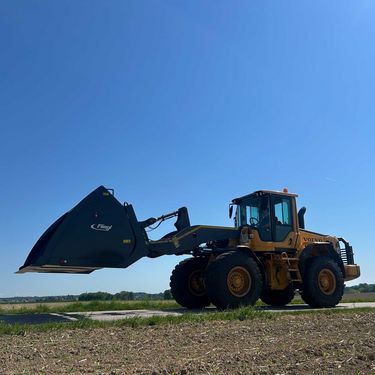 Fliegl Hochkippschaufel »T-Rex« 3000 mm / Radladeraufna