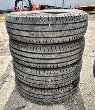 Michelin Agilis3 215/75 R16 C, 4 ks, dezén 80%, F9