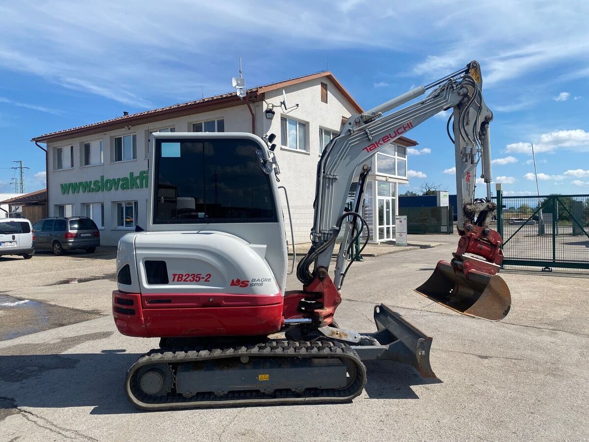 TAKEUCHI TB 235-2 VIN 099 2