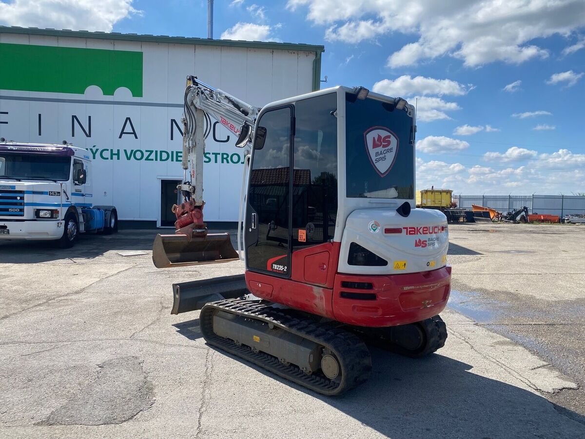 TAKEUCHI TB 235-2 VIN 099 3