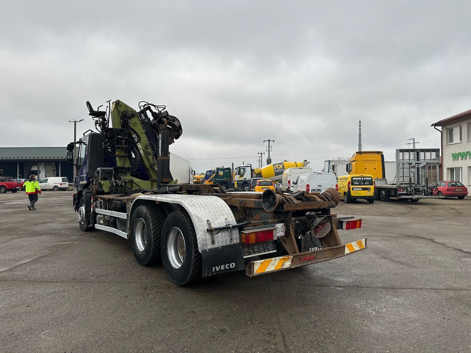 Iveco TRAKKER 450 6x4 hákový naťahovač kontajnerov VIN 3