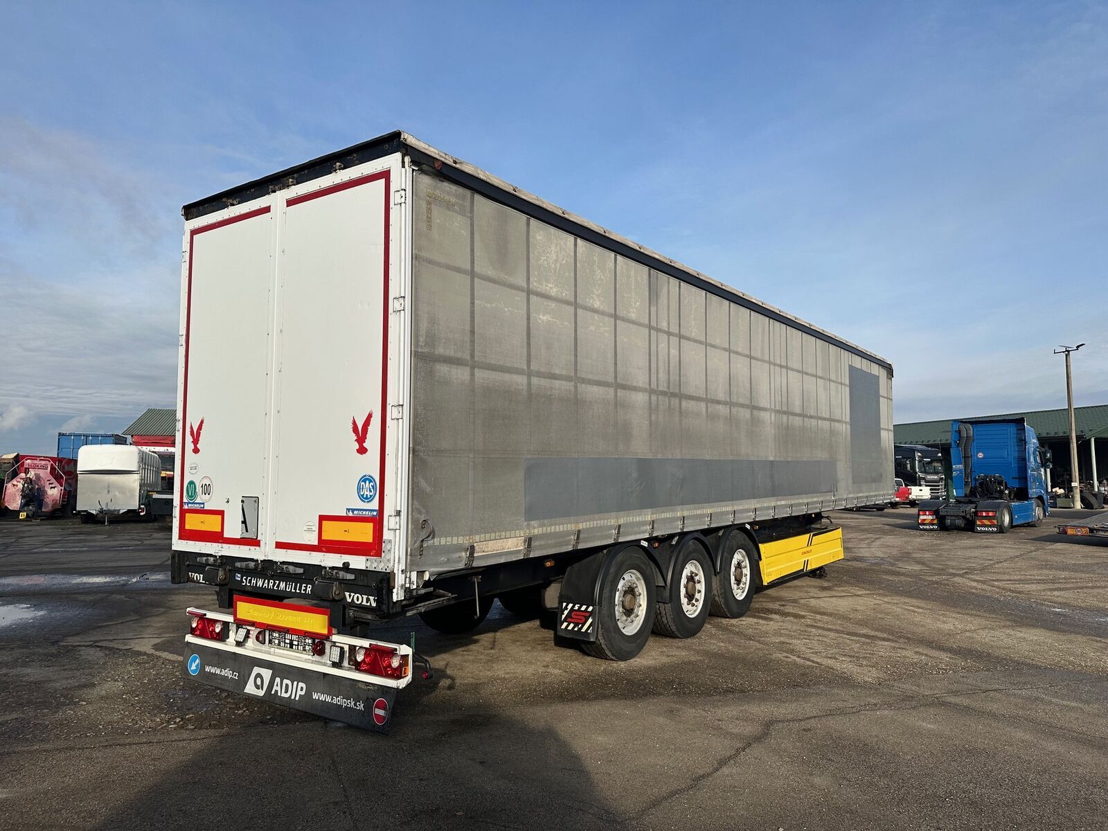 Schwarzmüller S1 trojstranka s korytom na zvitky VIN 836 2