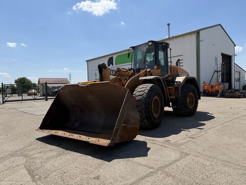 Case 821E VIN 535