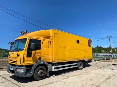 IVECO EUROCARGO 150E28 skriňa manuál, na prepravu koní